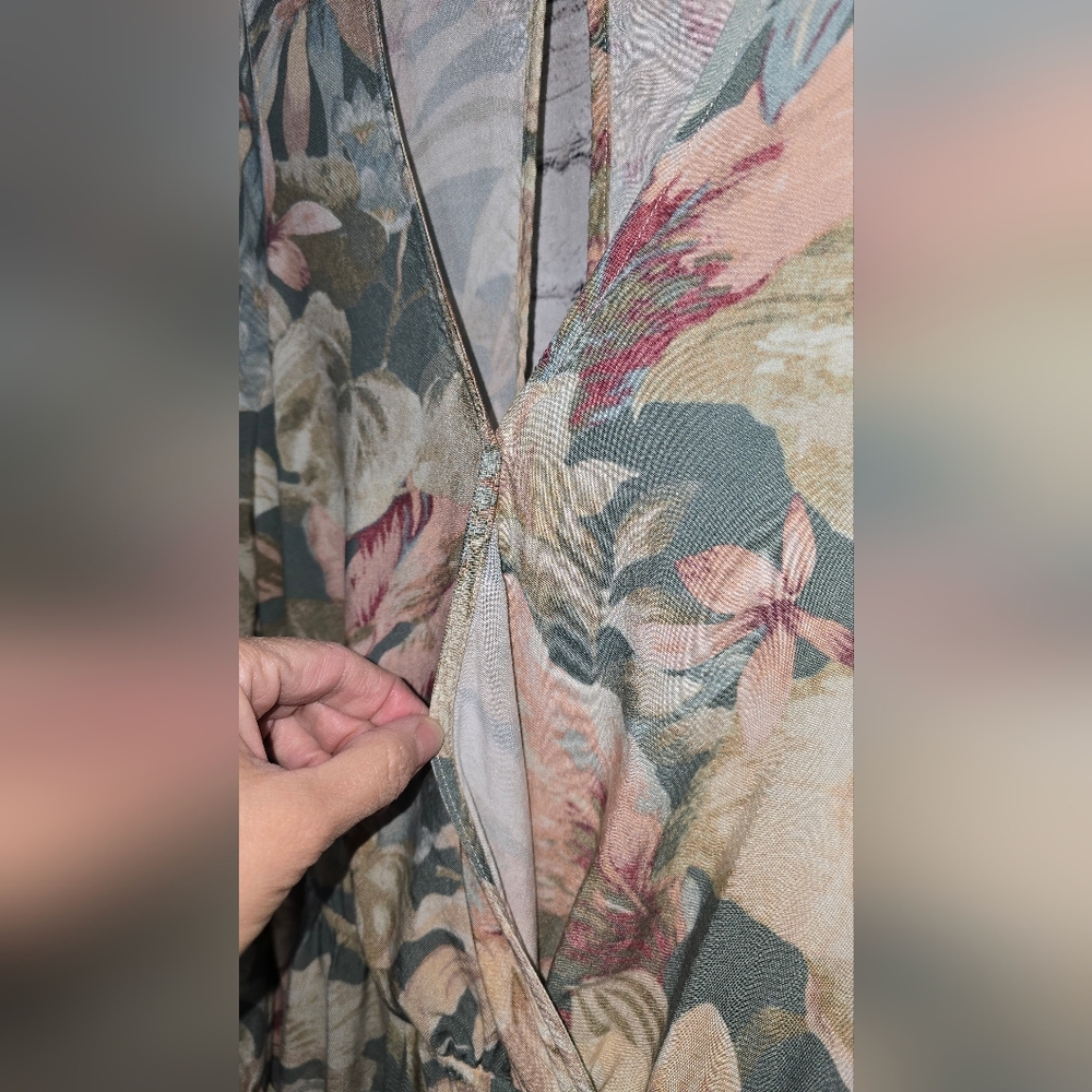 Show Me Your MuMu Floral Longsleeve Romper Size Medium - Picture 6 of 12